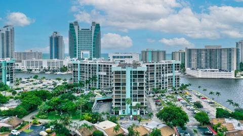 200 LESLIE CONDO - Residential