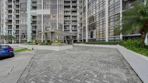 200 LESLIE CONDO - Residential