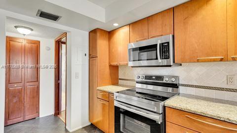 200 LESLIE CONDO - Residential