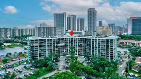 200 LESLIE CONDO - Residential