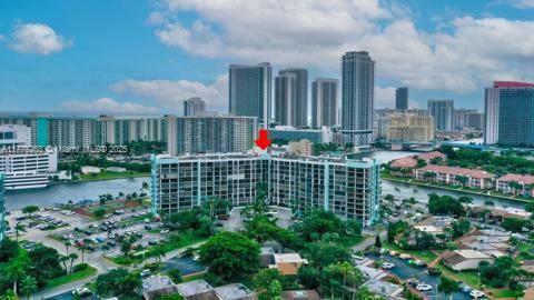 200 LESLIE CONDO - Residential