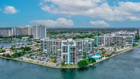 200 LESLIE CONDO - Residential