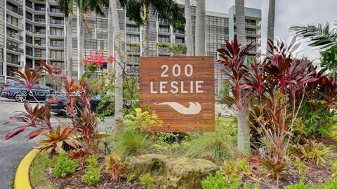 200 LESLIE CONDO - Residential