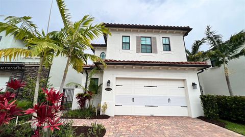 Single Family Residence in Pembroke Pines FL 11843 13th Ct 2.jpg