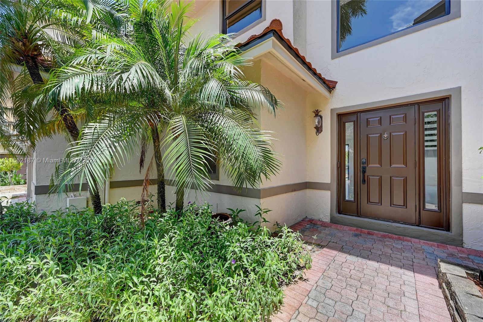 Magnificent townhome situated on an Intracoastal Point-Lot across from Birch State Park. Enjoy the southeast exposure and watch the boats cruise by from your entire living area in this just renovated home. Entertaining is easy with your European kitchen and a sprawling floor plan. Keep your boat at your shared dock and enjoy the pool right at your patio area. On the second floor a spacious master suite with two full bathrooms including a bidet and a stand-alone Roman tub. On the balcony you can sit and relax after and enjoy the picture post card view. A total of 4 bedrooms and 4 ½ bathrooms. All new impact windows. White and bright ready for your personal touch. Location is the magic word here. Fabulous dining, nightlife, and shopping are all near YOUR DREAM HOME.