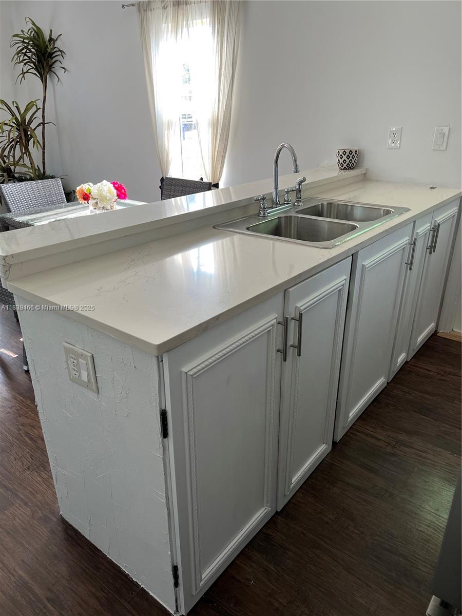 HOLLYWOOD COUNTRY ESTATES - Residential