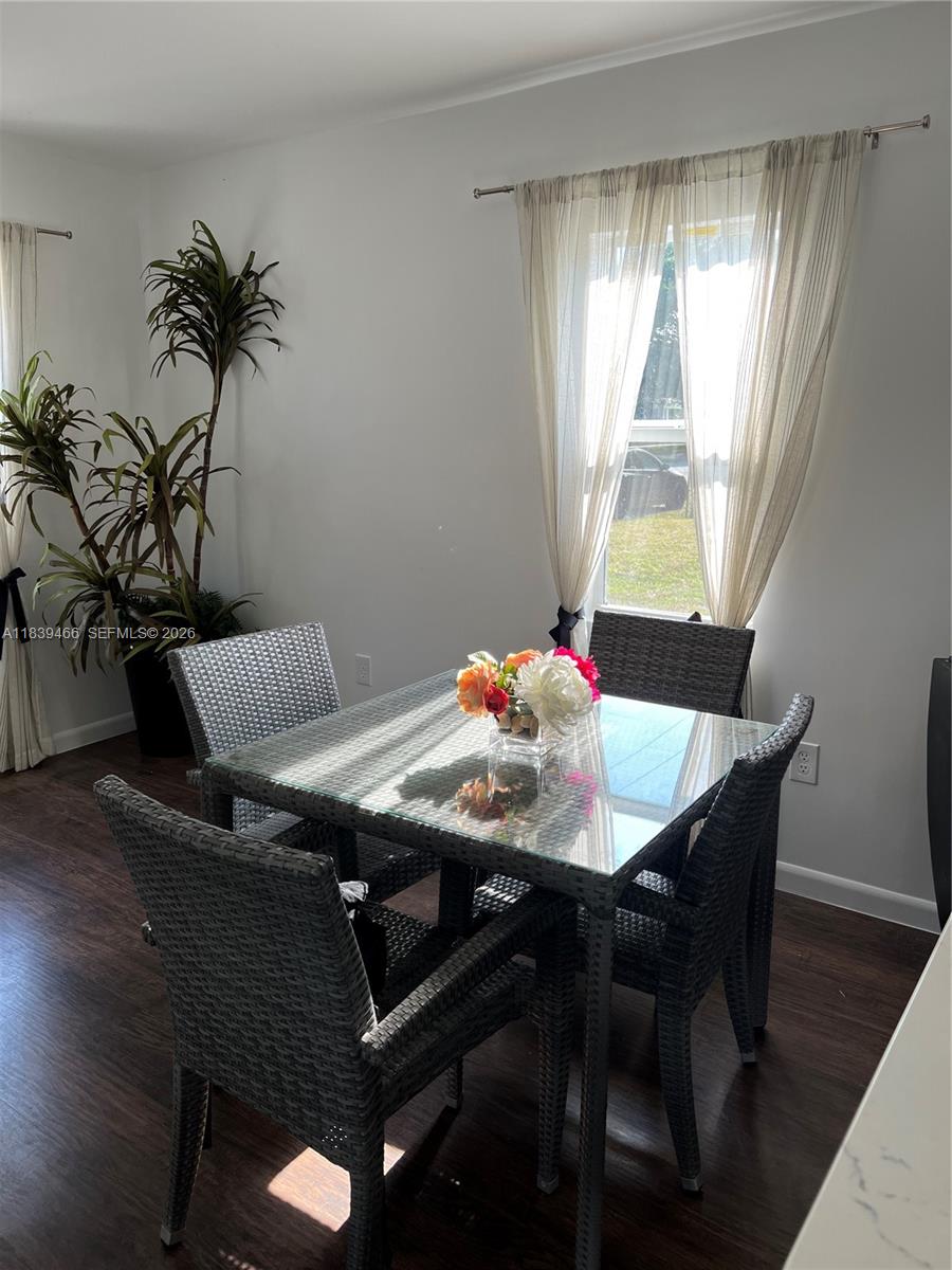 HOLLYWOOD COUNTRY ESTATES - Residential