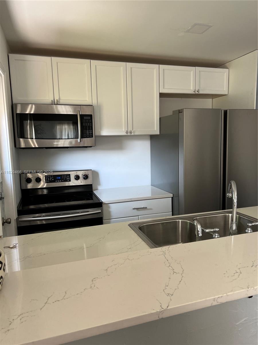 HOLLYWOOD COUNTRY ESTATES - Residential