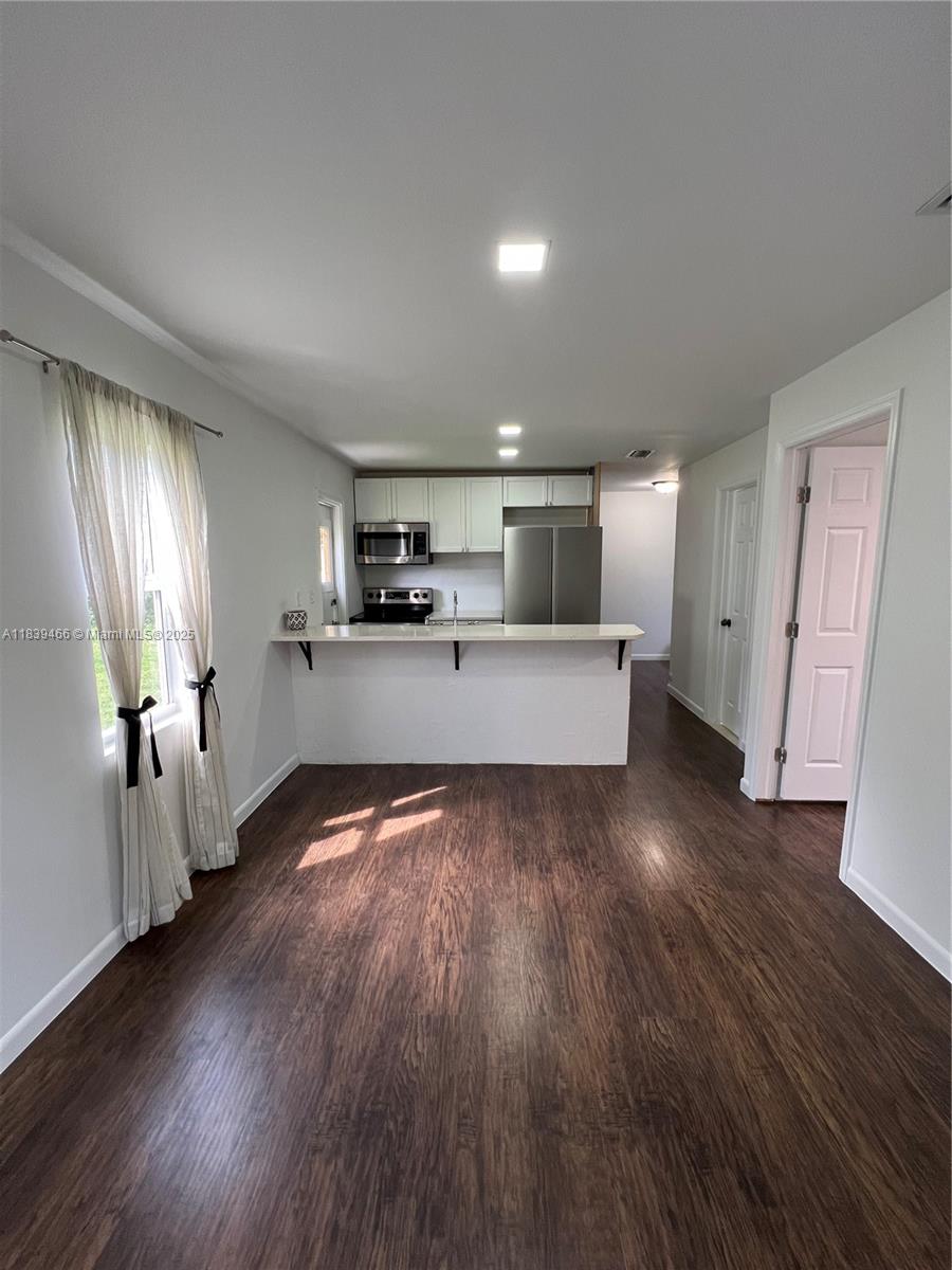 HOLLYWOOD COUNTRY ESTATES - Residential