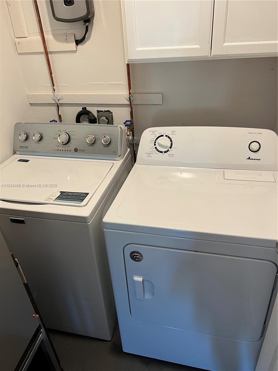 HOLLYWOOD COUNTRY ESTATES - Residential