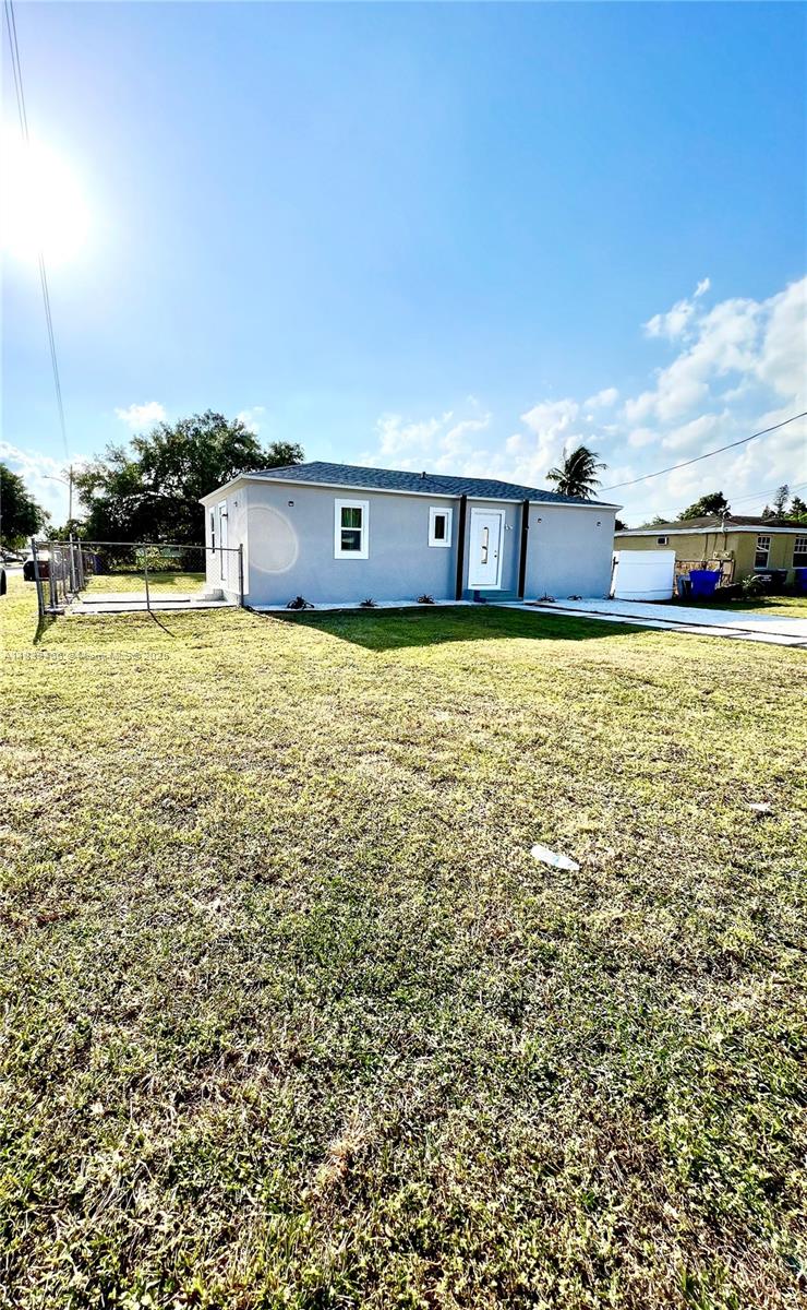 HOLLYWOOD COUNTRY ESTATES - Residential