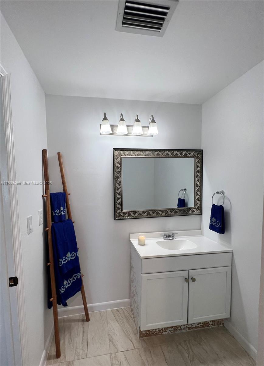 HOLLYWOOD COUNTRY ESTATES - Residential