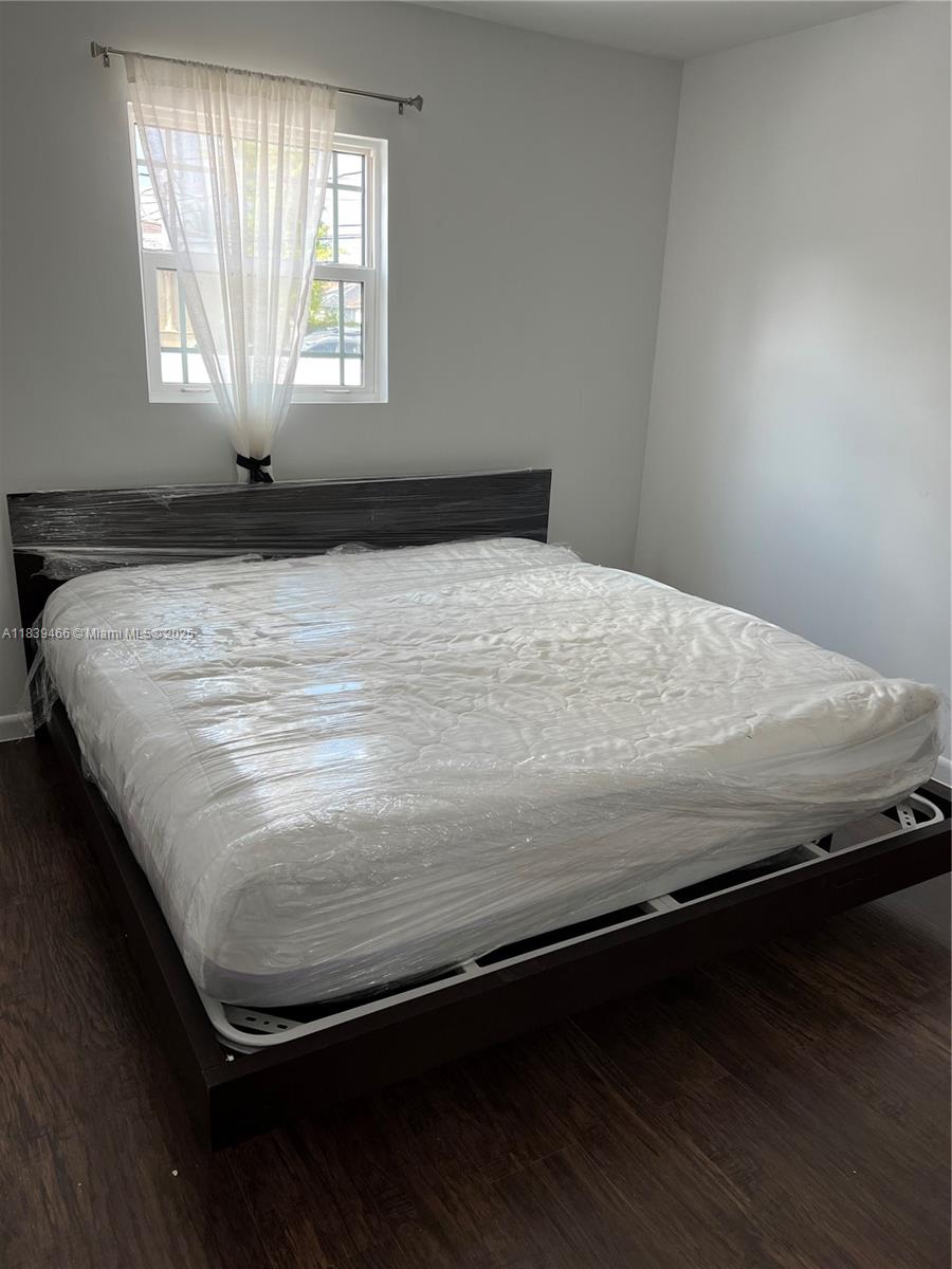 HOLLYWOOD COUNTRY ESTATES - Residential