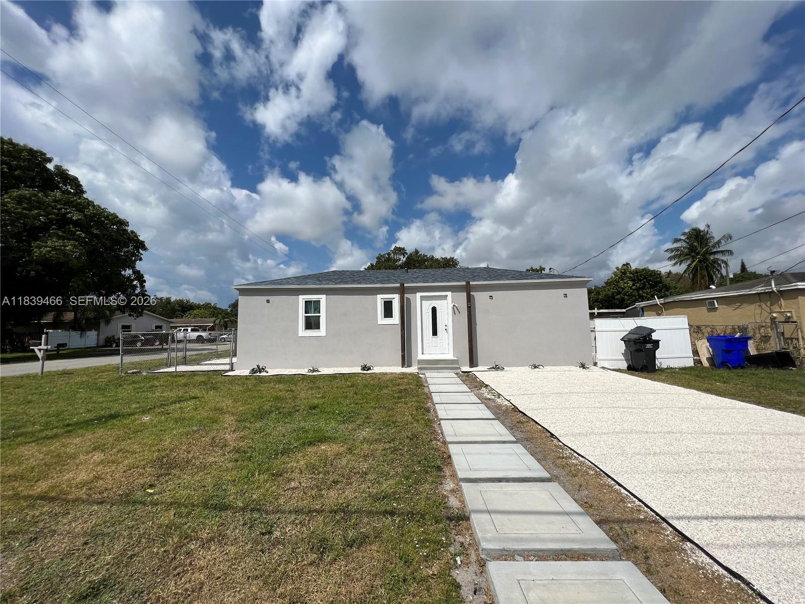 HOLLYWOOD COUNTRY ESTATES - Residential