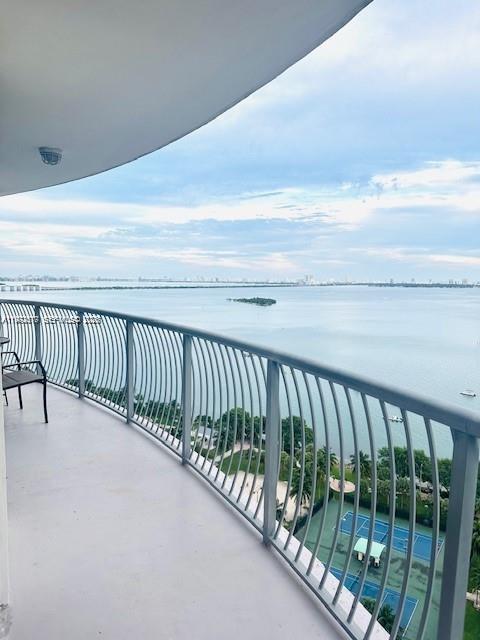 1750 N Bayshore Dr 2302