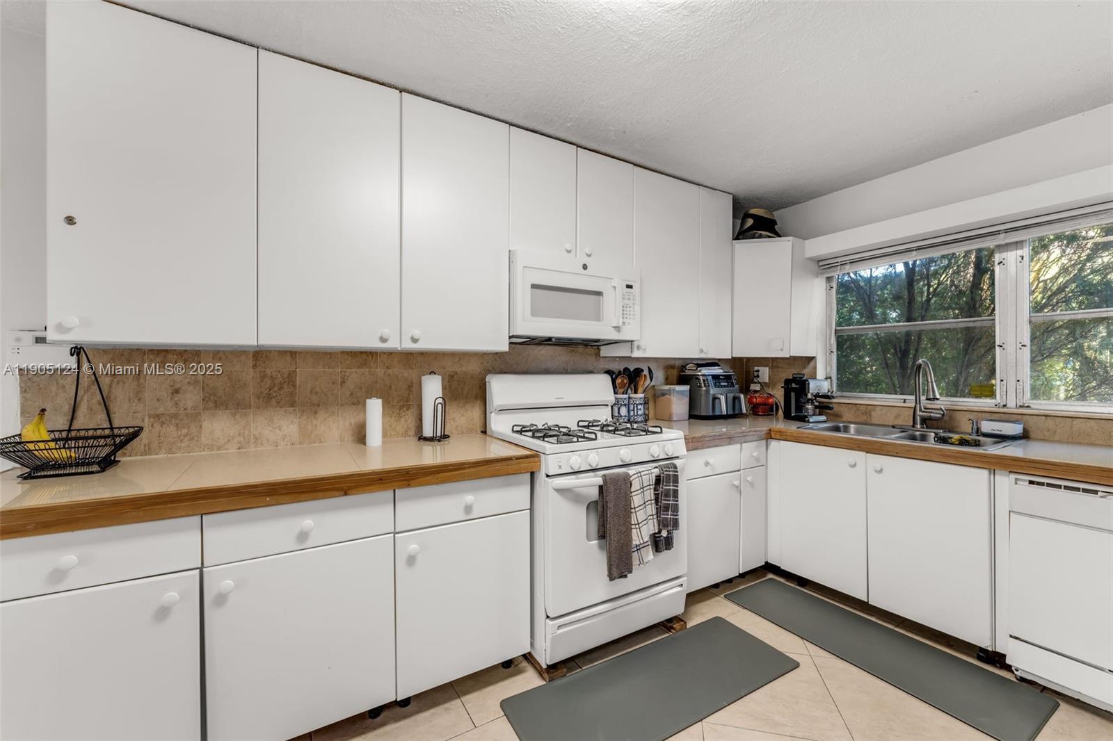 WINSTON PARK UNIT THREE - Residential