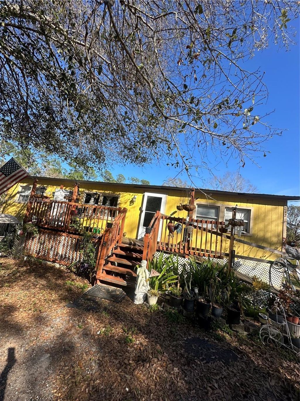 Photo of 212 Ballard Rd, Avon Park, FL 33825 (MLS # A11960034)