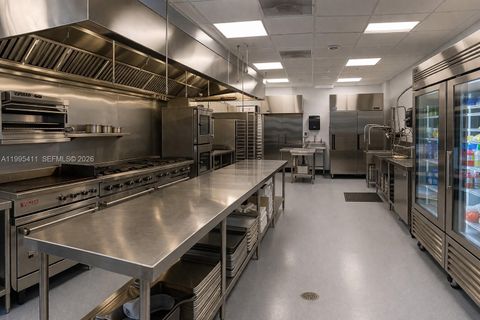 9805 NW 80 AVE 13-I / 13-J Hialeah FL 33016