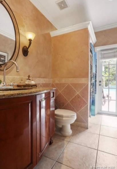 WOODSIDE ESTATES - Residential Lease