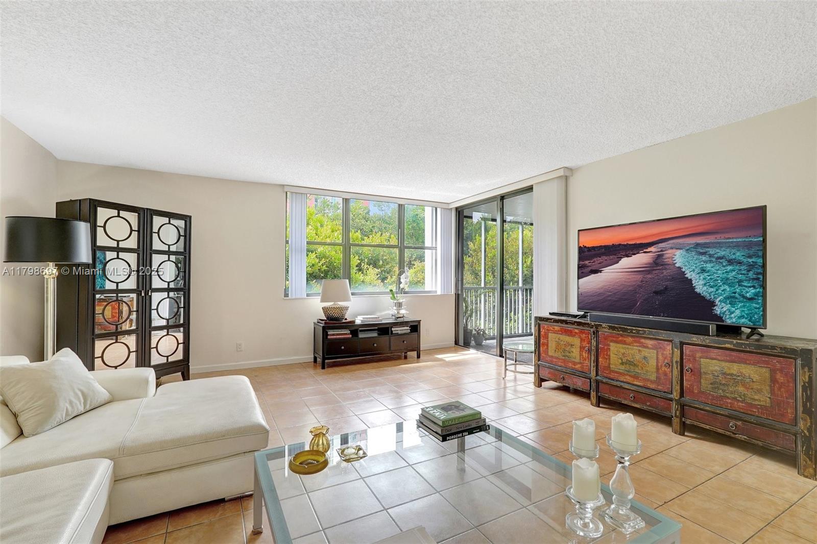 3350 Ne 192 St 3G-B, Aventura, Miami-Dade County, Florida - 2 Bedrooms  
2 Bathrooms - 