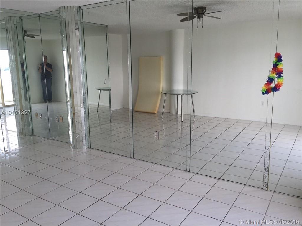 Bayshore Yacht Tennis Clu - Residential Lease