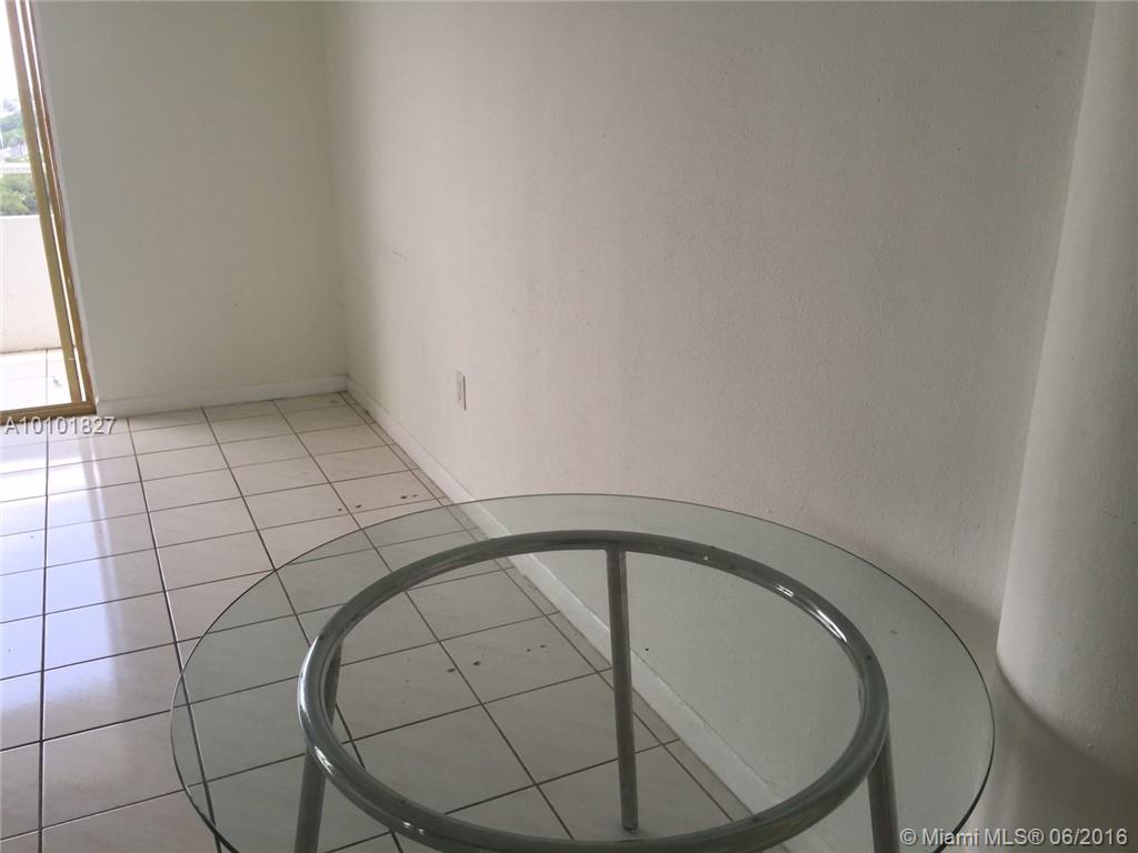 Bayshore Yacht Tennis Clu - Residential Lease