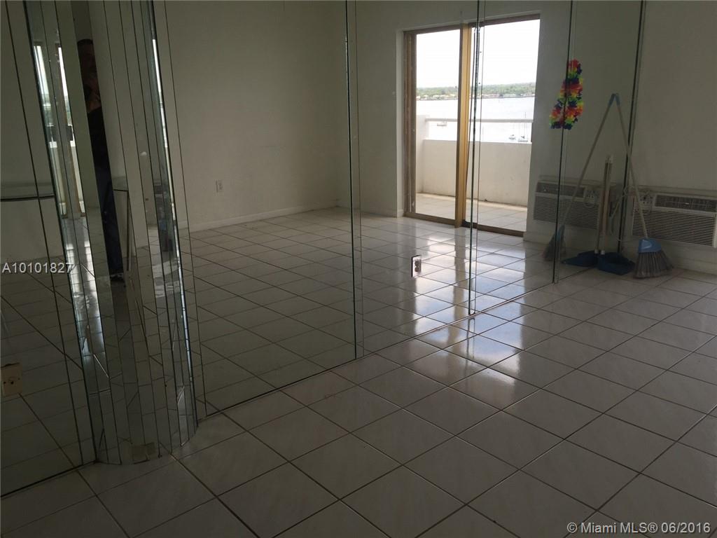 Bayshore Yacht Tennis Clu - Residential Lease