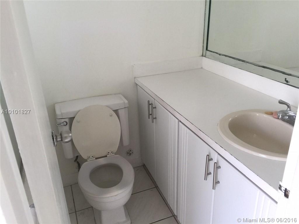 Bayshore Yacht Tennis Clu - Residential Lease