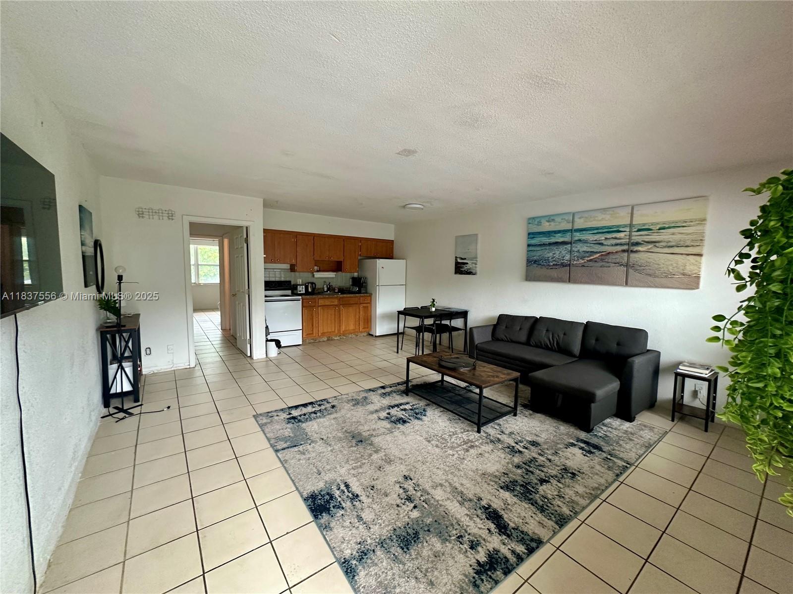 Exclusive Coastal Living!Step into the beach lifestyle,just a minute walk from the sand at Fort Lauderdale Beach. Nestled at the intersection of Sunrise Blvd and N Fort Lauderdale Beach Blvd, this premier location offers ultimate convenience.
Units 1–3:
• Approx. 1,000 sq ft each — lease individually or combine up to 3,000 sq ft
• Private bathroom & kitchen in every unit
• Utilities included (water & electricity)
• Move-in ready with free gated parking and on-site laundry
Perfect for elevated coastal living or a boutique business—ideal for a studio, gallery or office. Experience year-round events including the Air Show, music festivals, July 4th fireworks, turtle nesting season, and local art & food fairs. Near I-95, the airport, and downtown Fort Lauderdale.