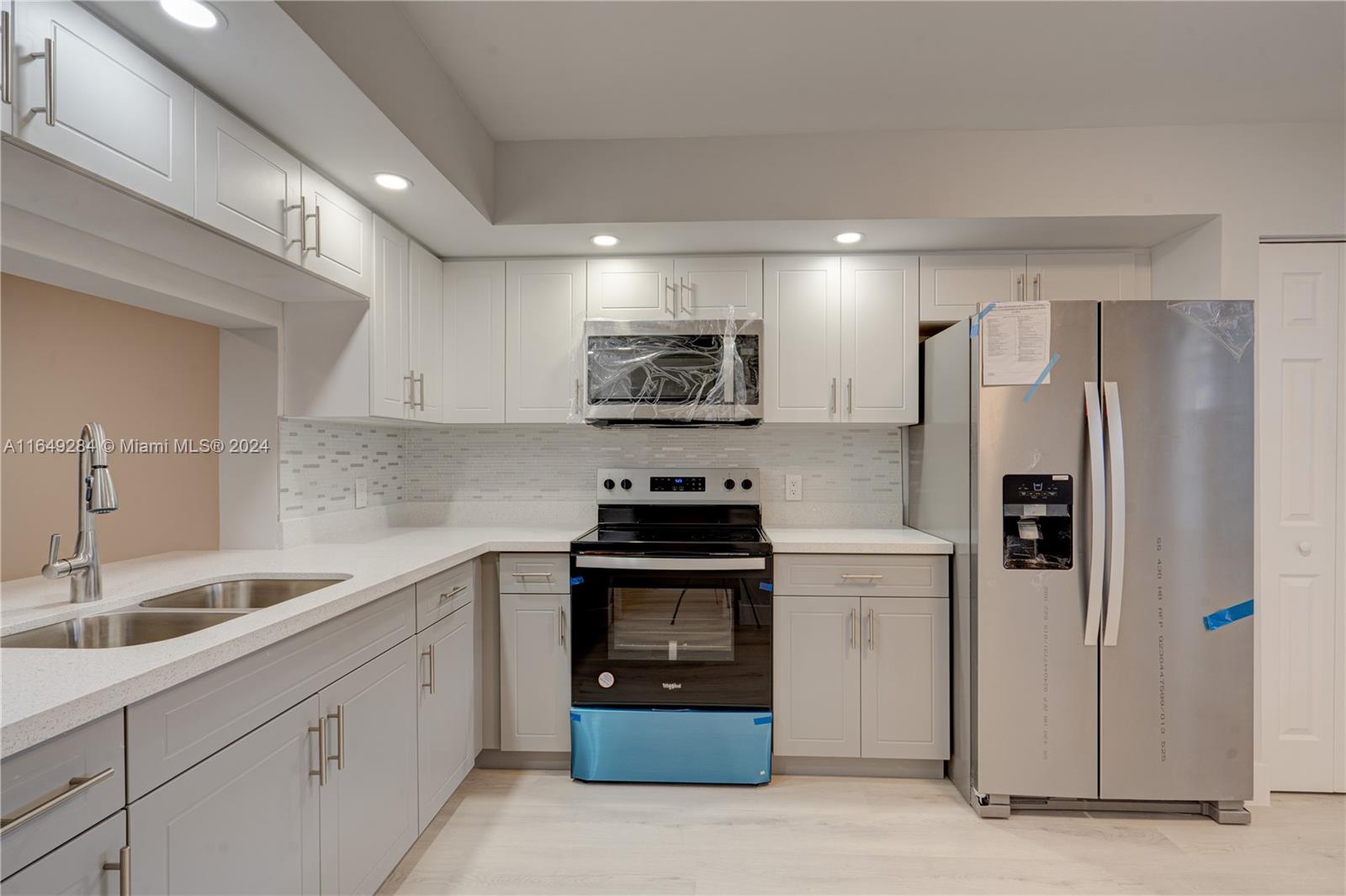 CAMBRIDGE AT CENTURY - Residential