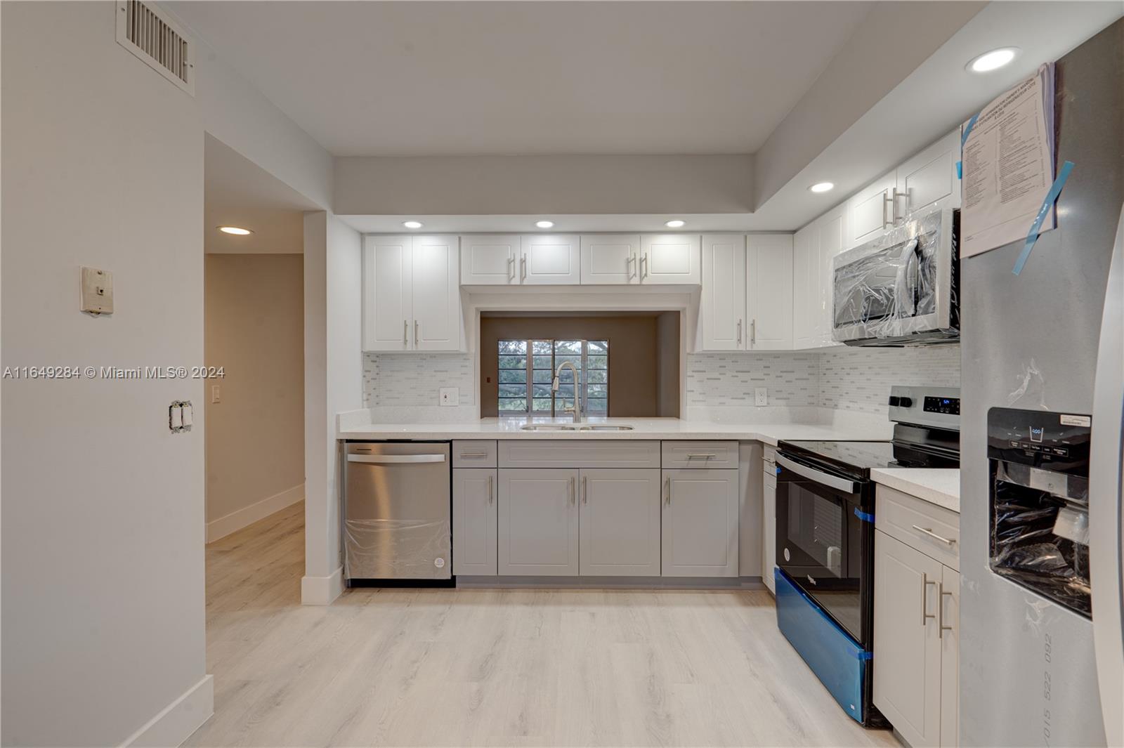 CAMBRIDGE AT CENTURY - Residential