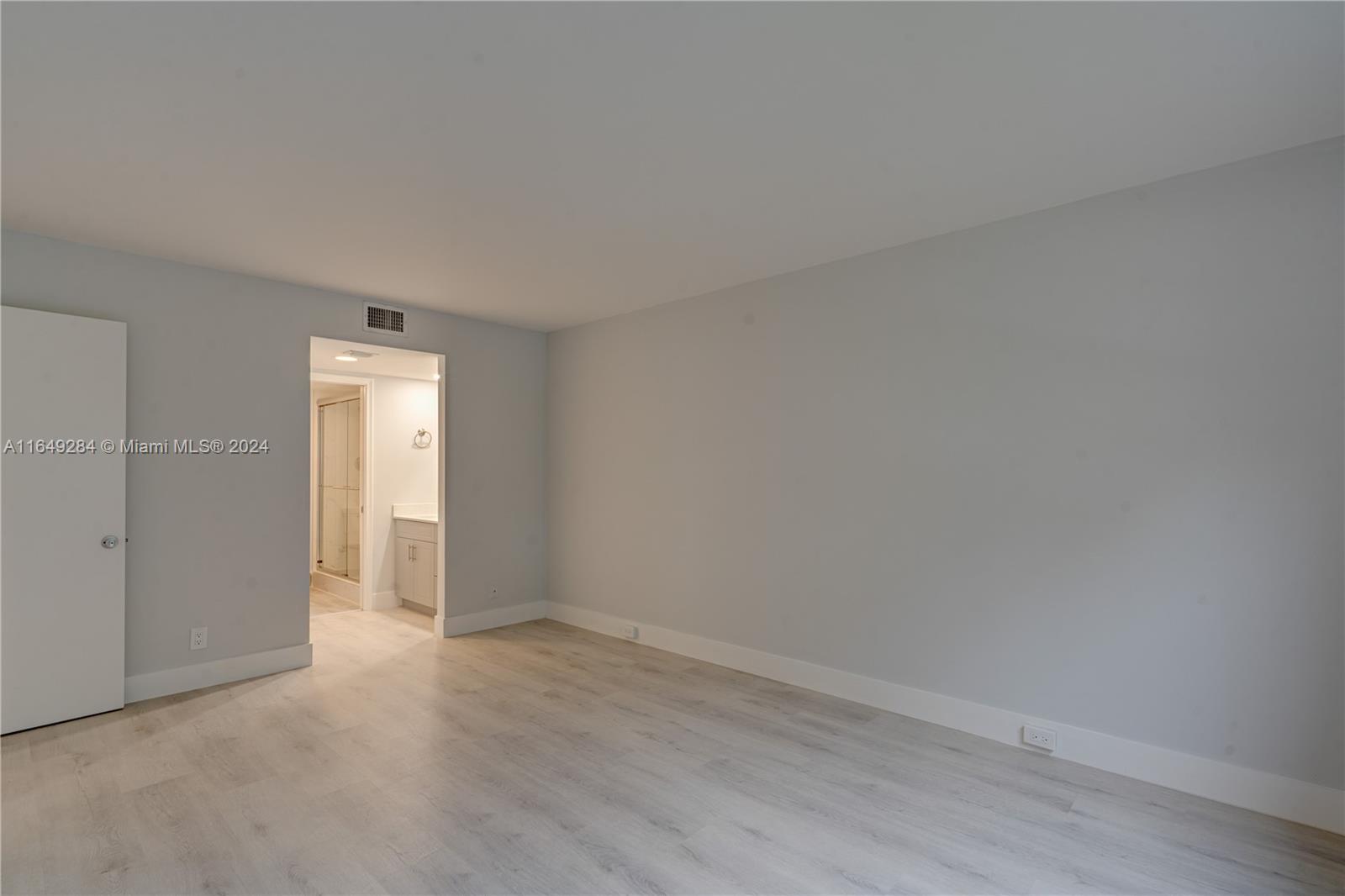 CAMBRIDGE AT CENTURY - Residential