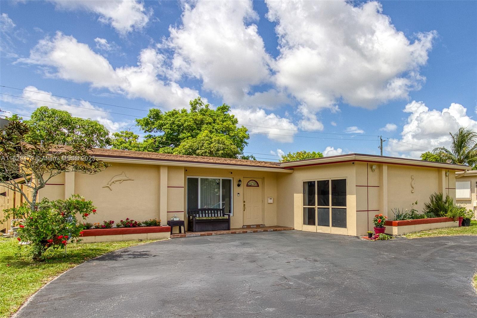 6530 Nw 29th St, Sunrise, Miami-Dade County, Florida - 2 Bedrooms  
2 Bathrooms - 