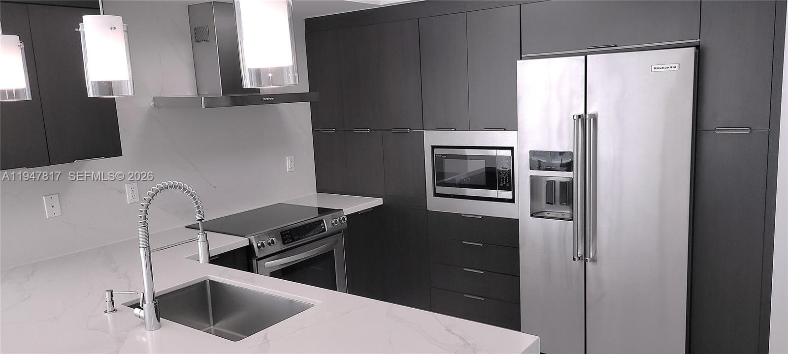 ST TROPEZ ON THE BAY III - Residential