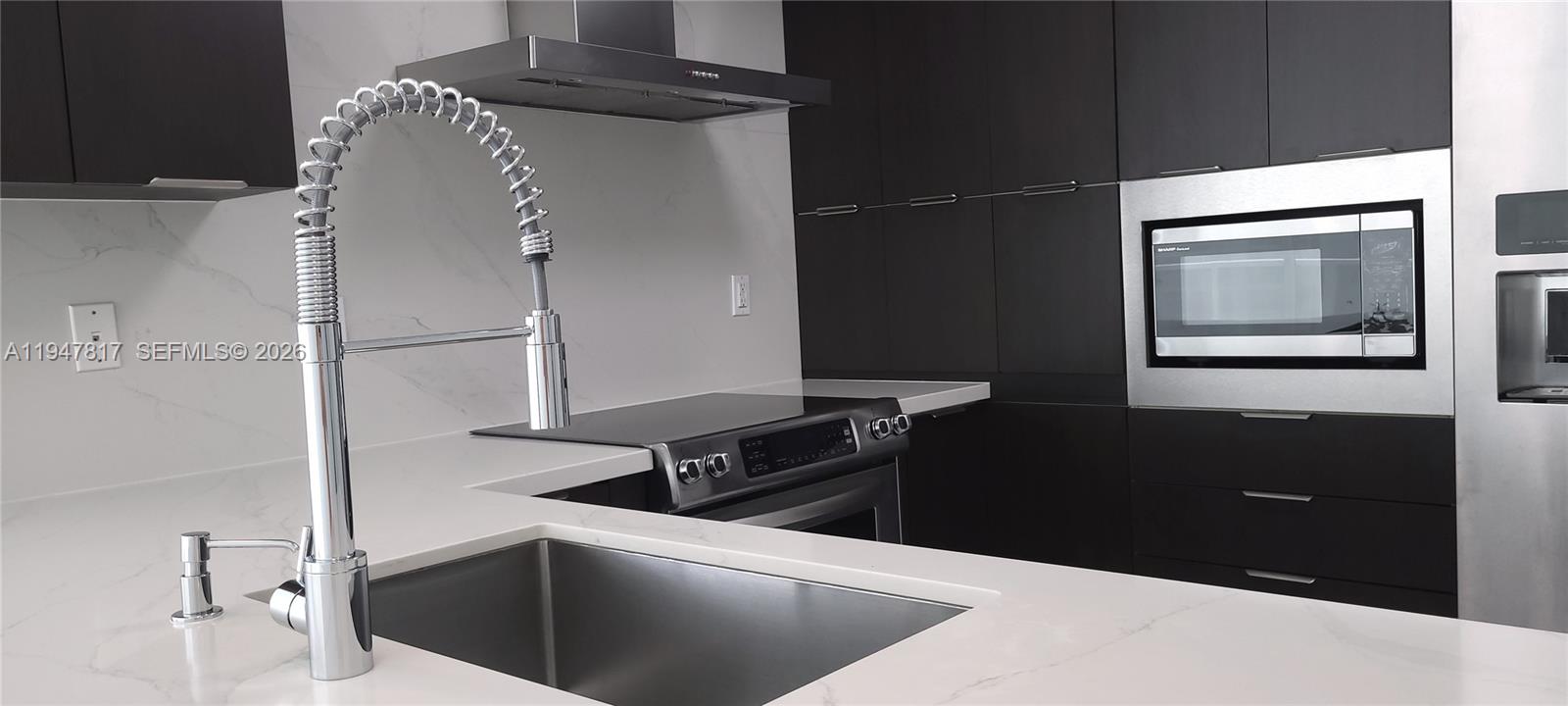 ST TROPEZ ON THE BAY III - Residential