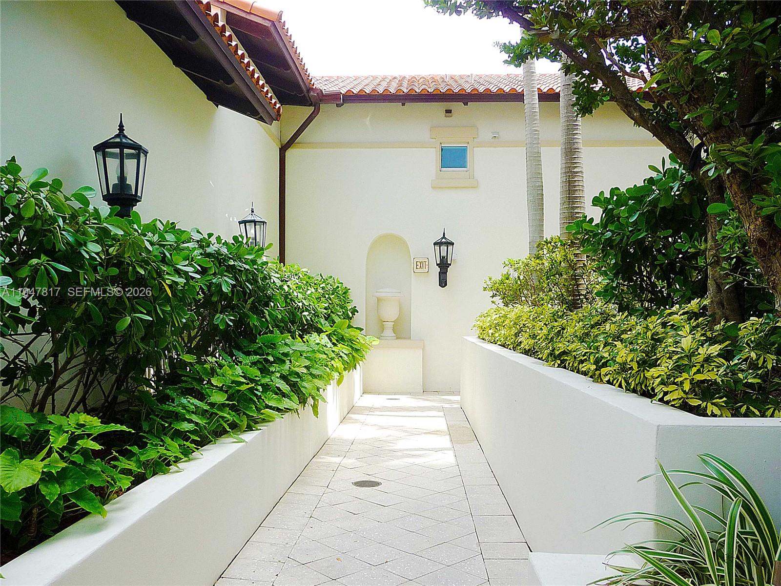 ST TROPEZ ON THE BAY III - Residential