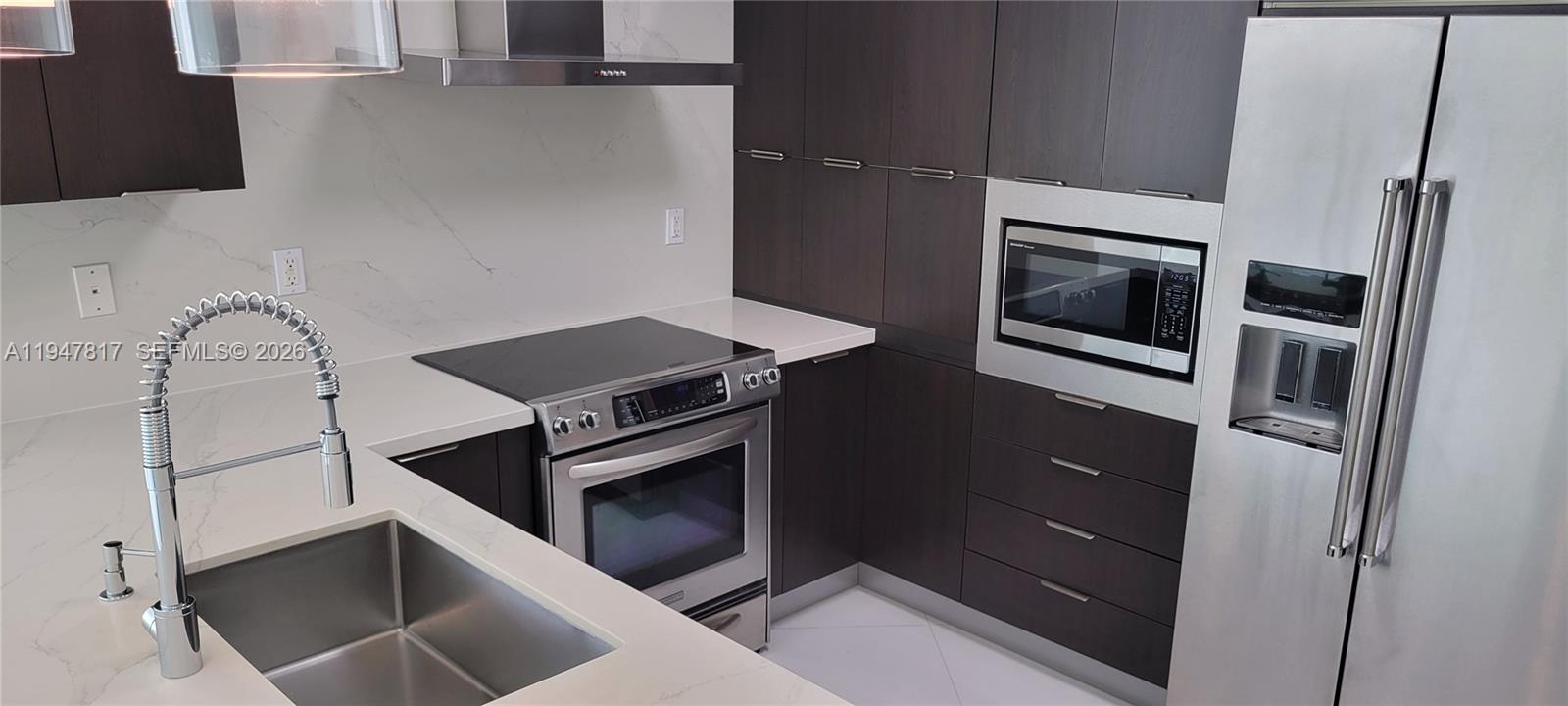 ST TROPEZ ON THE BAY III - Residential