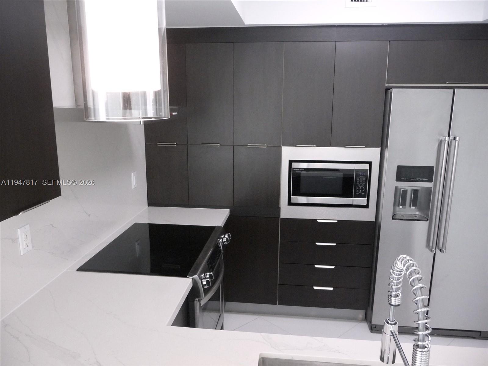 ST TROPEZ ON THE BAY III - Residential