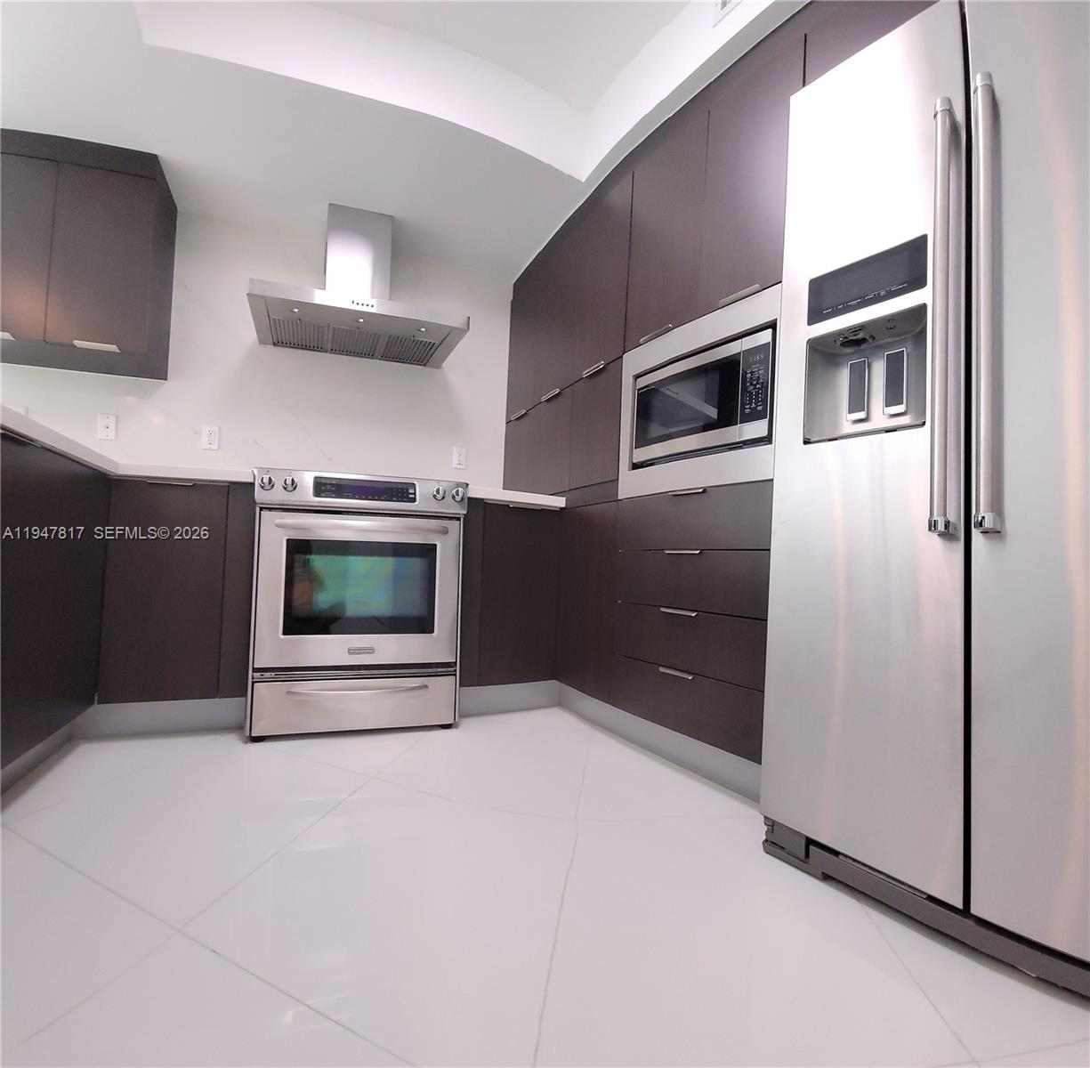 ST TROPEZ ON THE BAY III - Residential