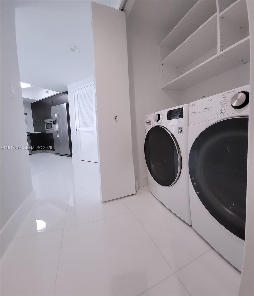 ST TROPEZ ON THE BAY III - Residential