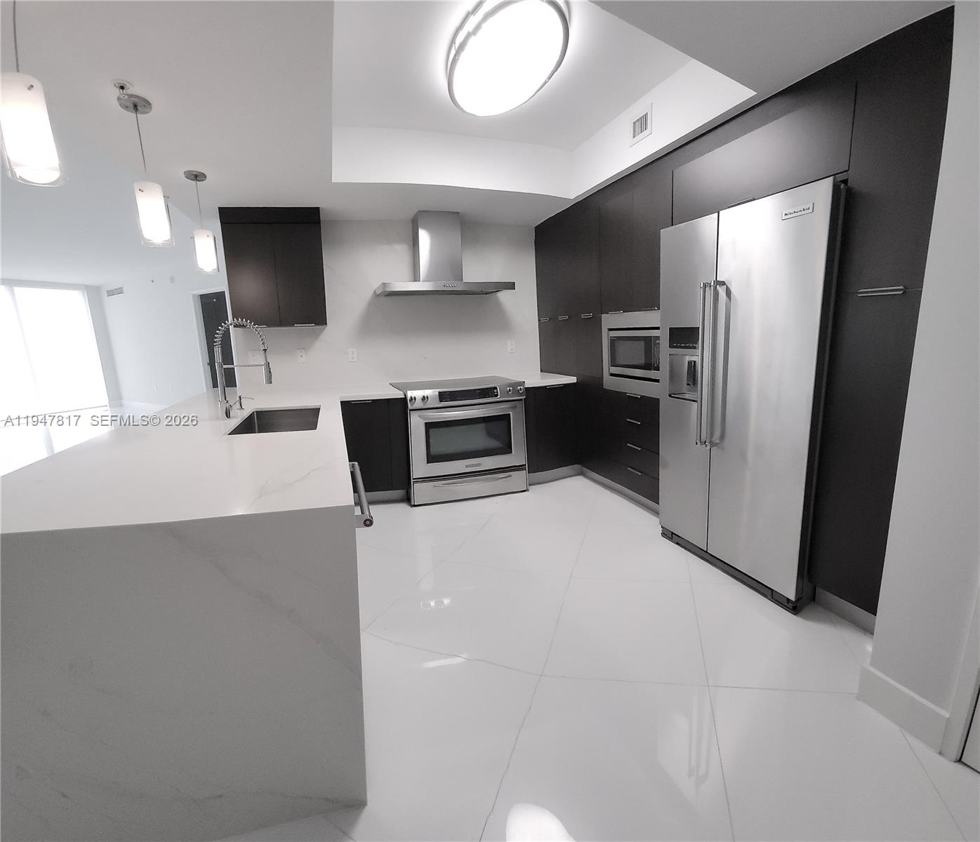 ST TROPEZ ON THE BAY III - Residential