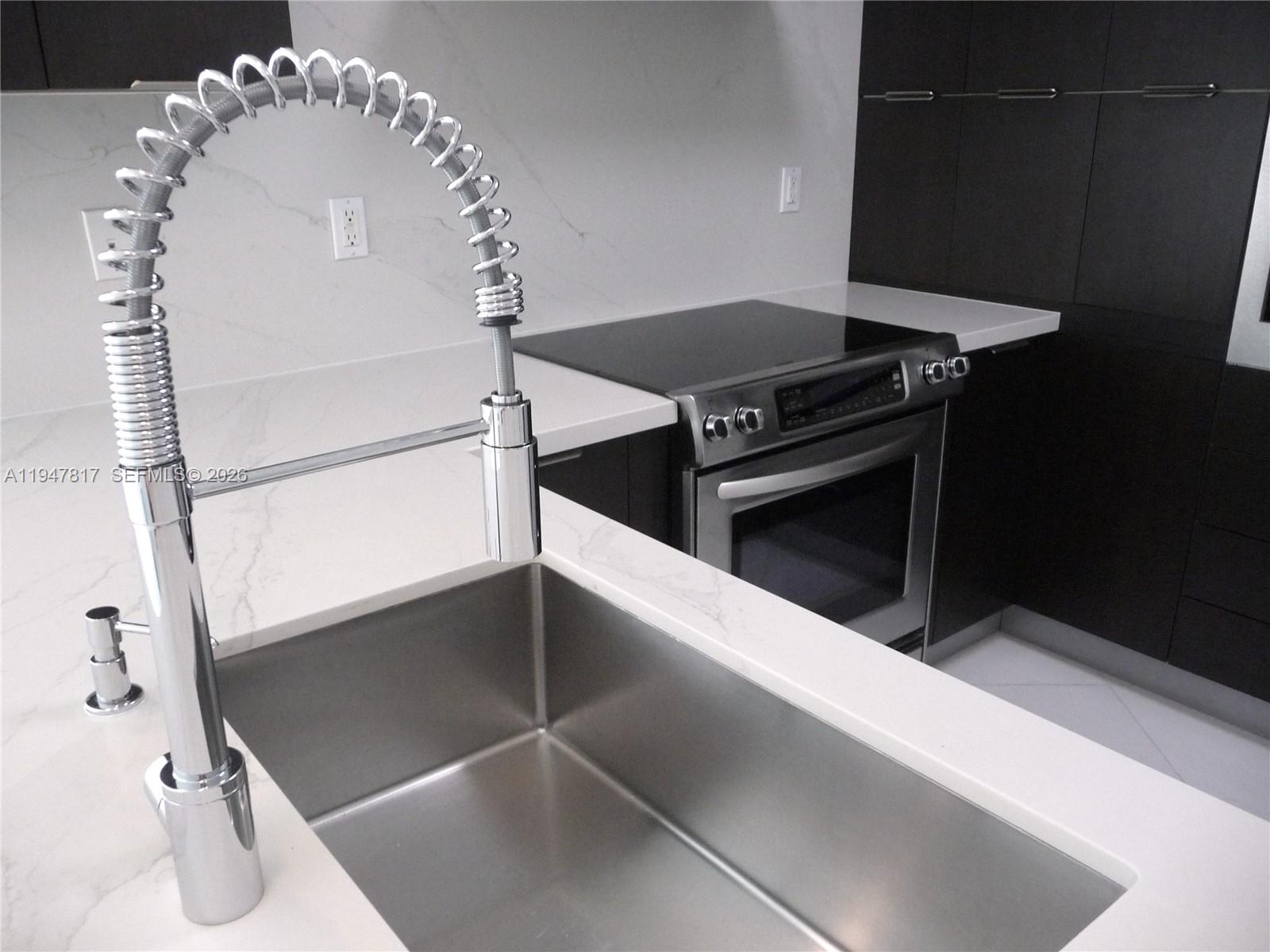 ST TROPEZ ON THE BAY III - Residential