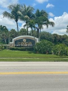 GREAT COZY AND SPACIOUS CONDO 2 BED 1 BATH IN ST ANDREWS PALM BEACH CONDOMINIUM, THE COMMUNITY OFFERS 3 POOLS, 2 FITNESS CENTERS,KID'S PLAY GROUND, PICNIC AREAS, CLUB HOUSE AND A LAUNDRY ROOM IN THE APARTMENT COMPLEX.