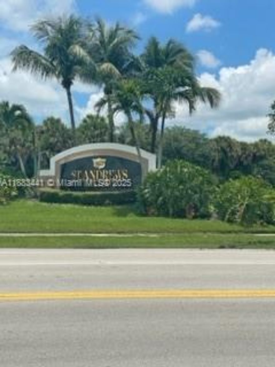 GREAT COZY AND SPACIOUS CONDO 2 BED 1 BATH IN ST ANDREWS PALM BEACH CONDOMINIUM, THE COMMUNITY OFFERS 3 POOLS, 2 FITNESS CENTERS,KID'S PLAY GROUND, PICNIC AREAS, CLUB HOUSE AND A LAUNDRY ROOM IN THE APARTMENT COMPLEX.
