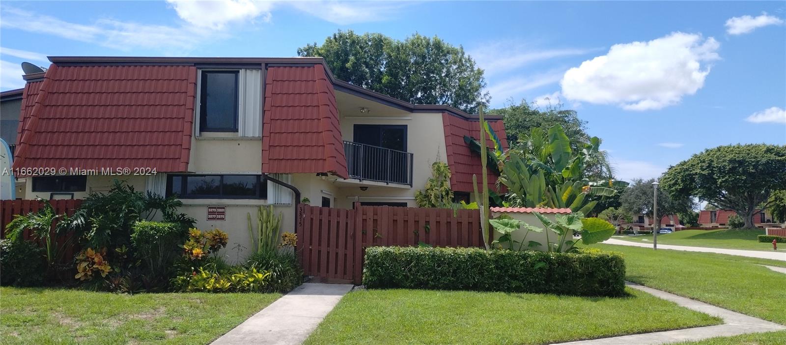 Spacious corner townhouse, new Kitchen Countertop, Blinds, Fridge and Stove. Freshly painted and ready to move in.