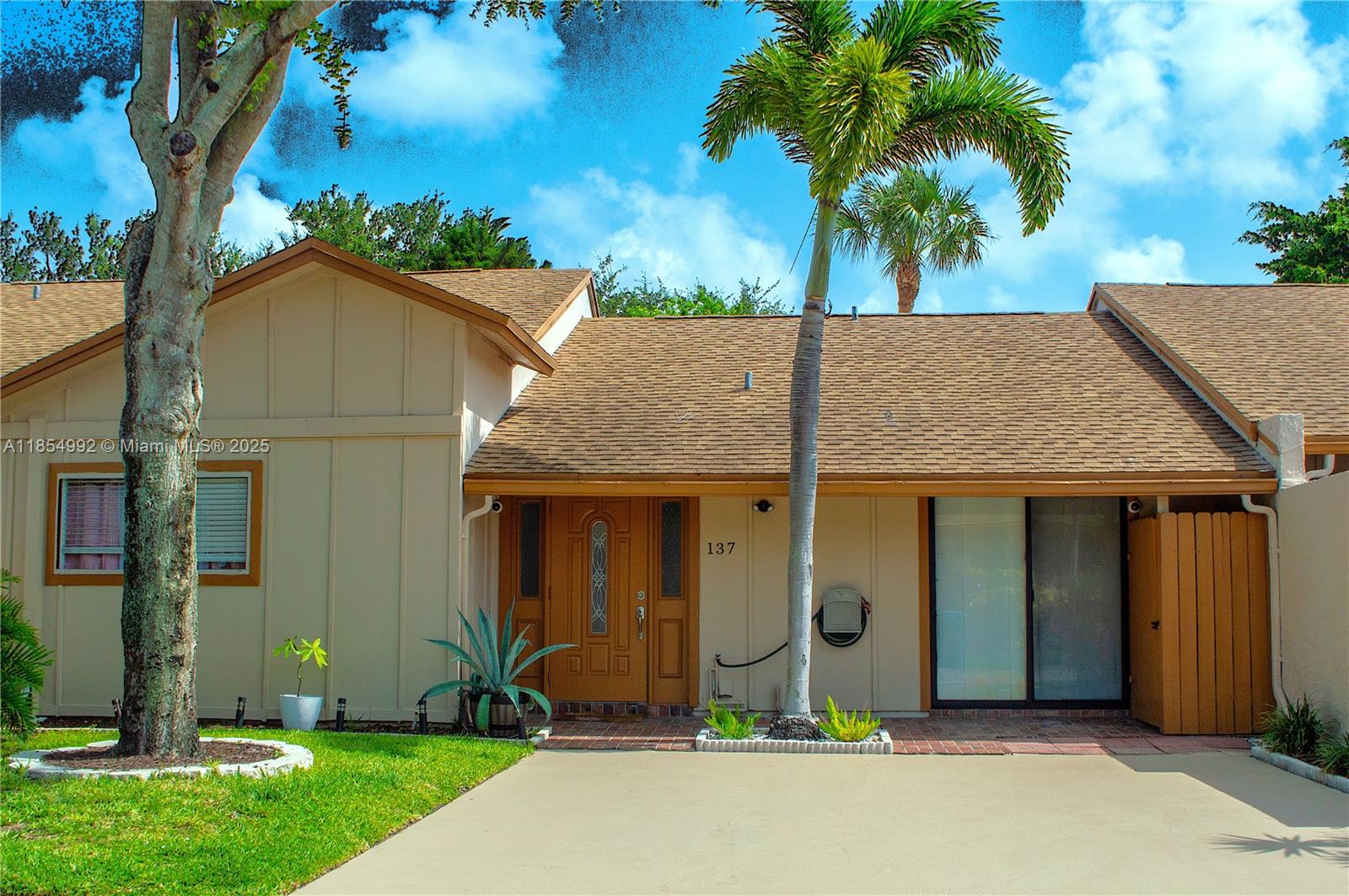 THIS TASTEFULLY RENOVATED VILLA, PRICED TO SELL IS THE HIDDEN GEM YOU’VE BEEN LOOKING FOR. SPACIOUS 2-2 PLUS AMPLE ENCLOSED FLORIDA ROOM THAT CAN BE YOUR TV ROOM OR HOME OFFICE OVERLOOKING A BIG BACKYARD PERFECT FOR FAMILY ENTERTAINMENT. OPEN KITCHEN FEATURES GRANITE COUNTERTOP, STAINLESS STEEL APPLIANCES AND QUALITY CABINETRY. TILED FLOORS THROUGHOUT. VOULTED CEILINGS. LOTS OF WINDOWS AND LIGHT. 2 PARKING SPACES IN DRIVEWAY. TRANQUIL SMALL AND WELL-KEPT COMMUNITY WITH POOL IS IDEAL FOR THOSE WHO VALUE THE BOYNTON BEACH SUBURBAN PACE. JUST MINUTES DRIVE TAKES YOU TO I-95 FOR EASY AND FAST COMMUTING AND TO THE CITY SANDY BEACH, LOCAL SHOPPING, ENTERTAINMENT, FINE AND CASUAL DINING AND MUCH MORE. THERE IS NOTHING LIKE THIS AT ITS COMPETITIVE PRICE IN THE AREA. NO DOUBT, THE BEST BUY AROUND !