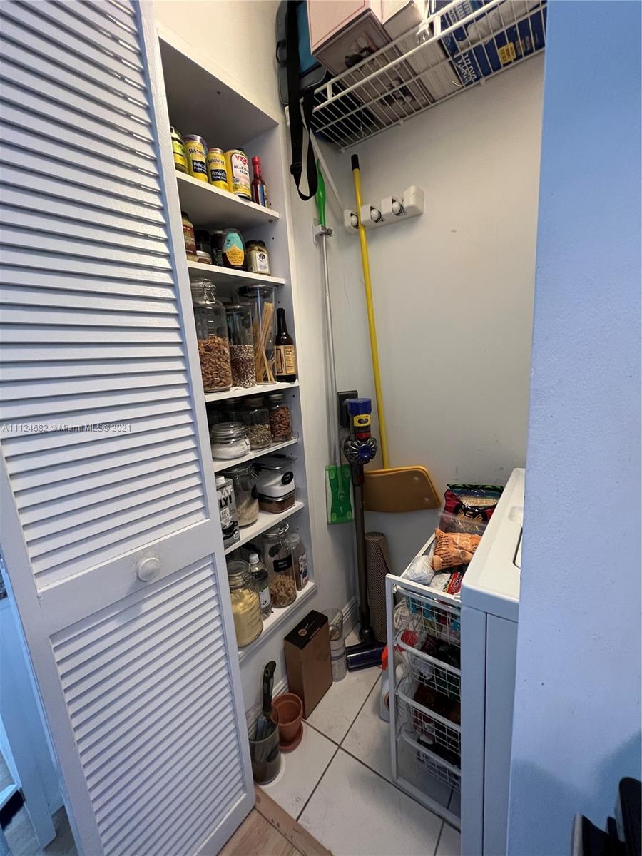 BRICKELL ROADS TOWNHOUSE - Residential Lease