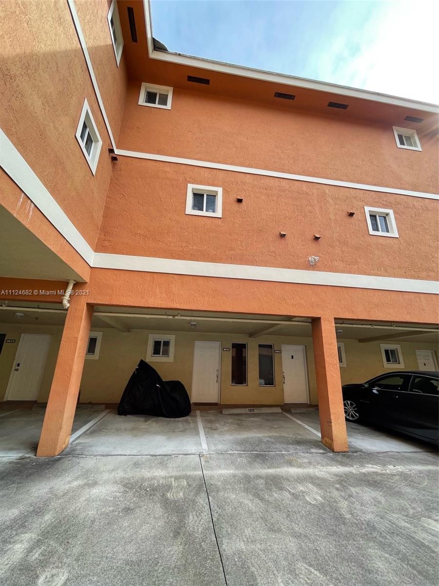 BRICKELL ROADS TOWNHOUSE - Residential Lease