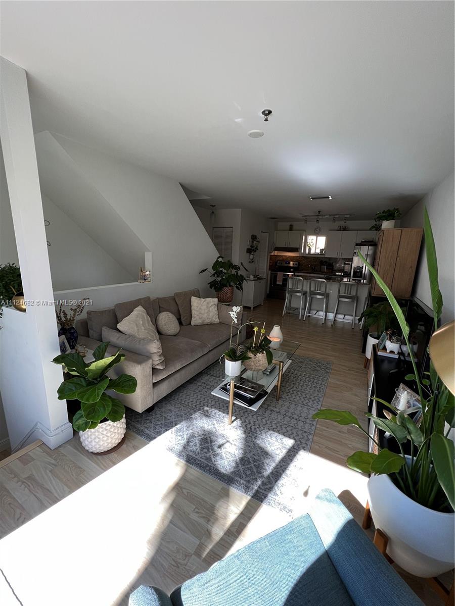 BRICKELL ROADS TOWNHOUSE - Residential Lease