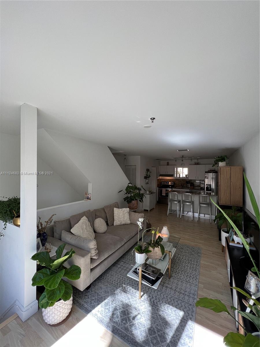 BRICKELL ROADS TOWNHOUSE - Residential Lease